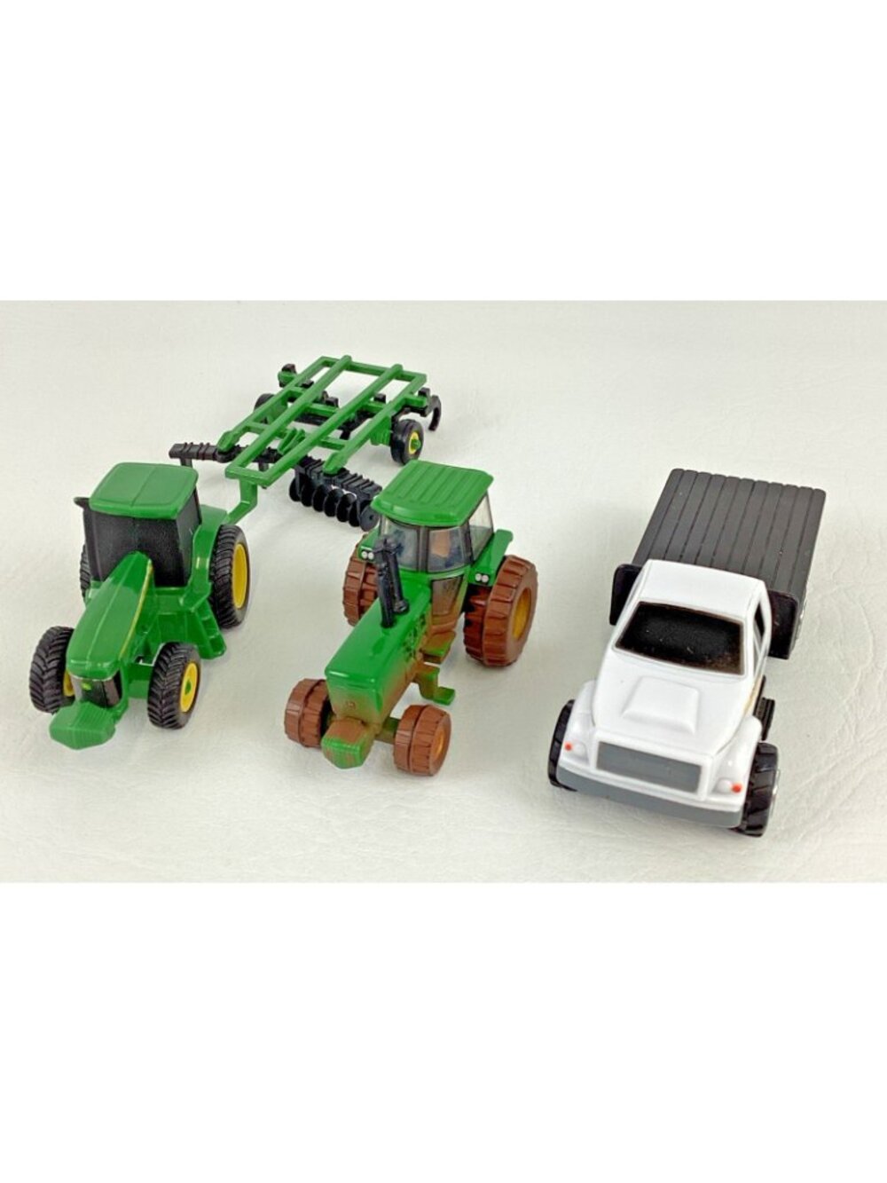 Ertl John Deere Ford Flat Bed Truck Vehicle Muddy Tractor Farm Country Playset - Picture 3 of 9